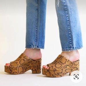Charlotte Stone Wedges in Snake